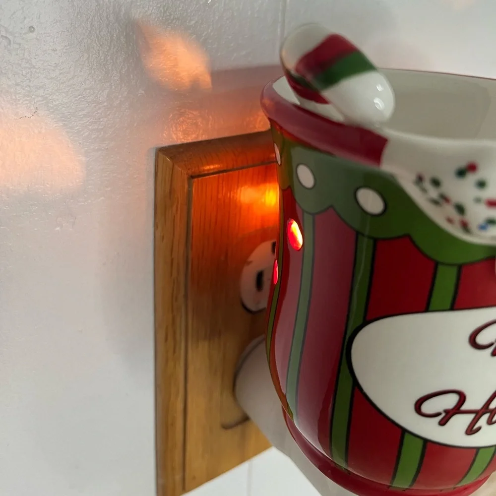 Scentsy Happy Holidays Wax Warmer
